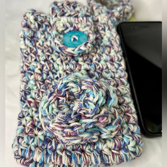 Handmade/Crocheted Cell Phone Wristlet - Picture 3 of 10